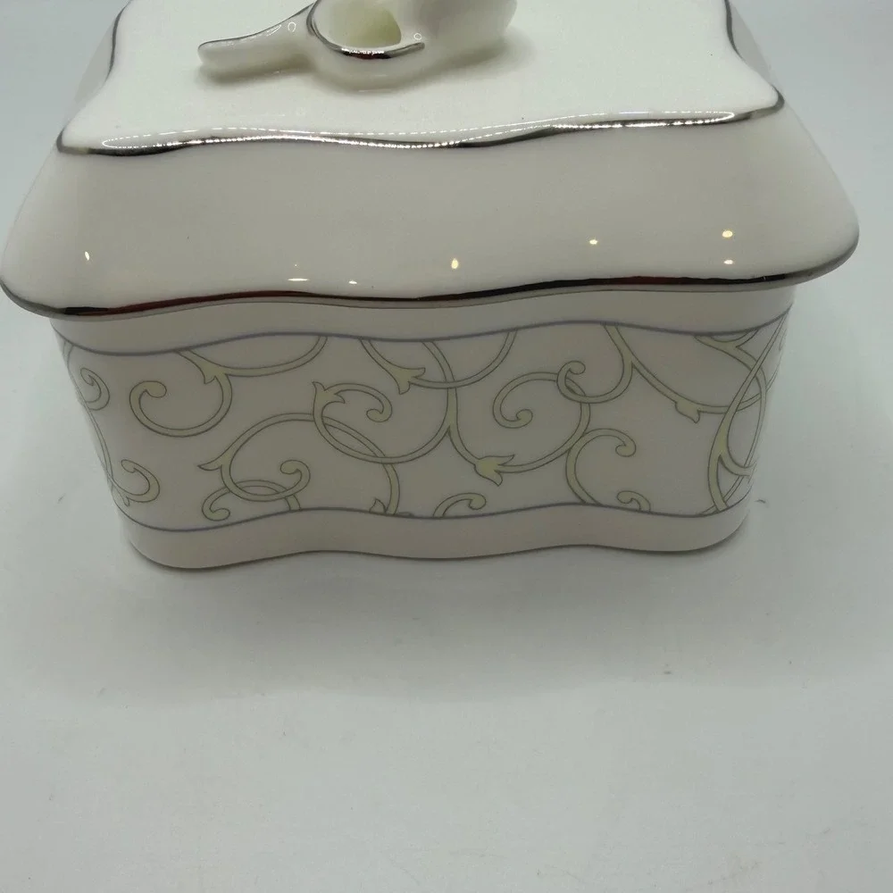 Wedgwood Celestial Platinum Bone China Trinket Ring Bearer Wedding Ring Holder‎